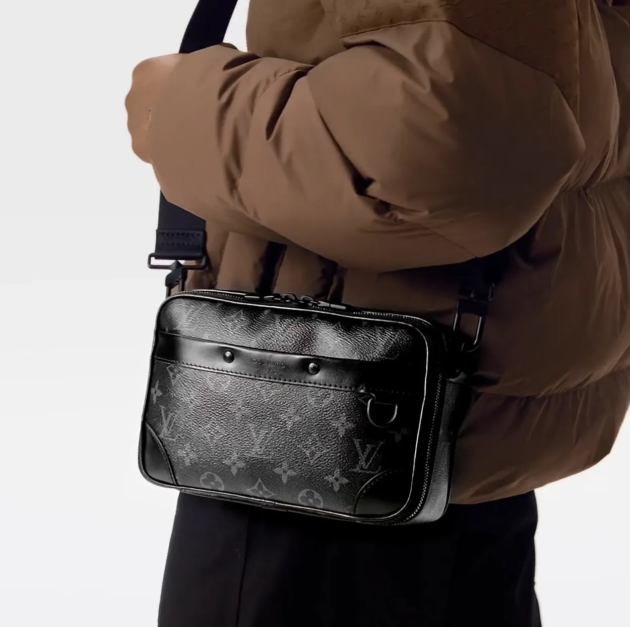 High quality replica bags Bagsaaa M46955 Alpha Messenger Monogram Eclipse