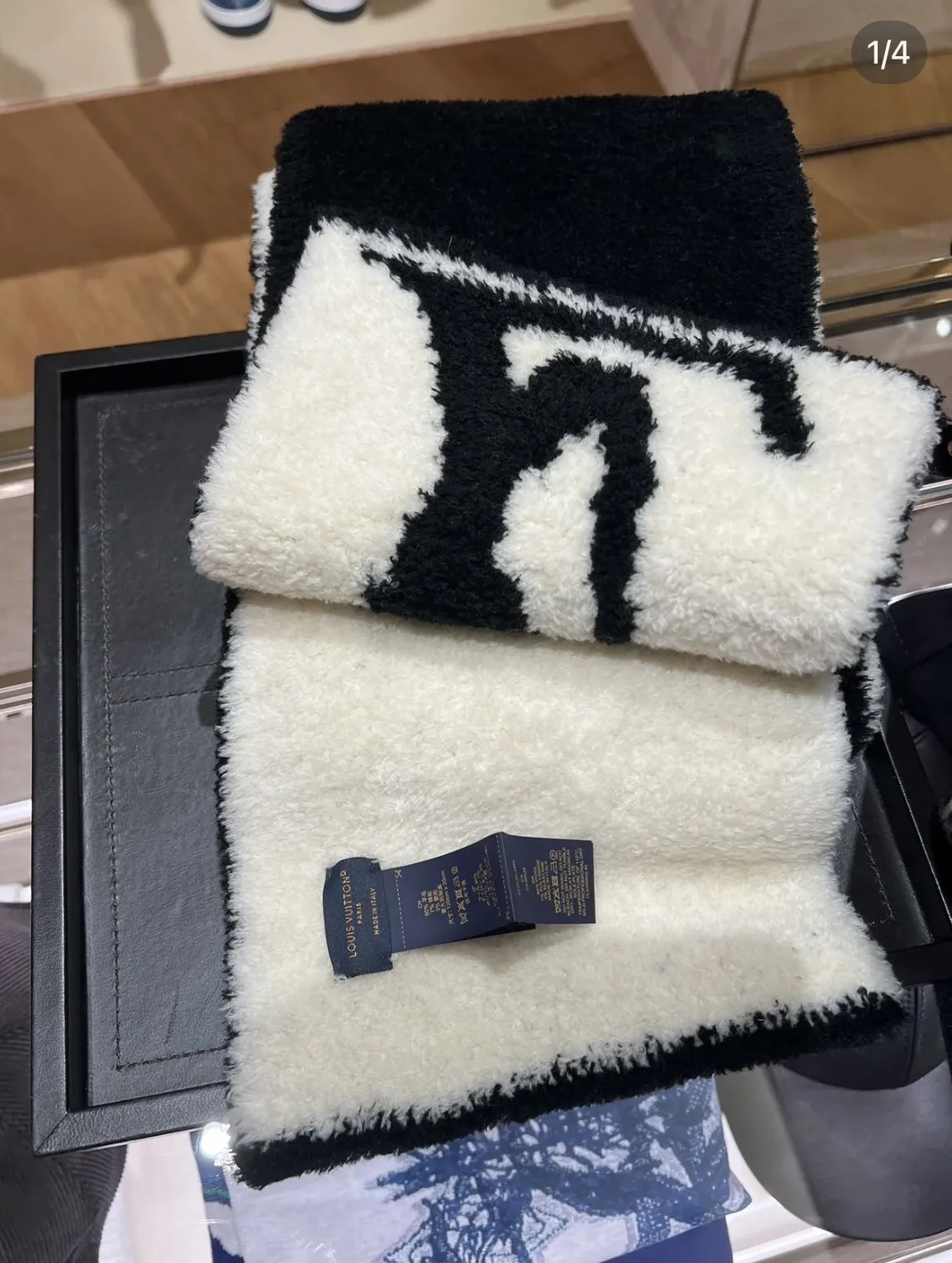 Dolce gabbana replica Bagsaaa M79399 Comfy Black White Scarf