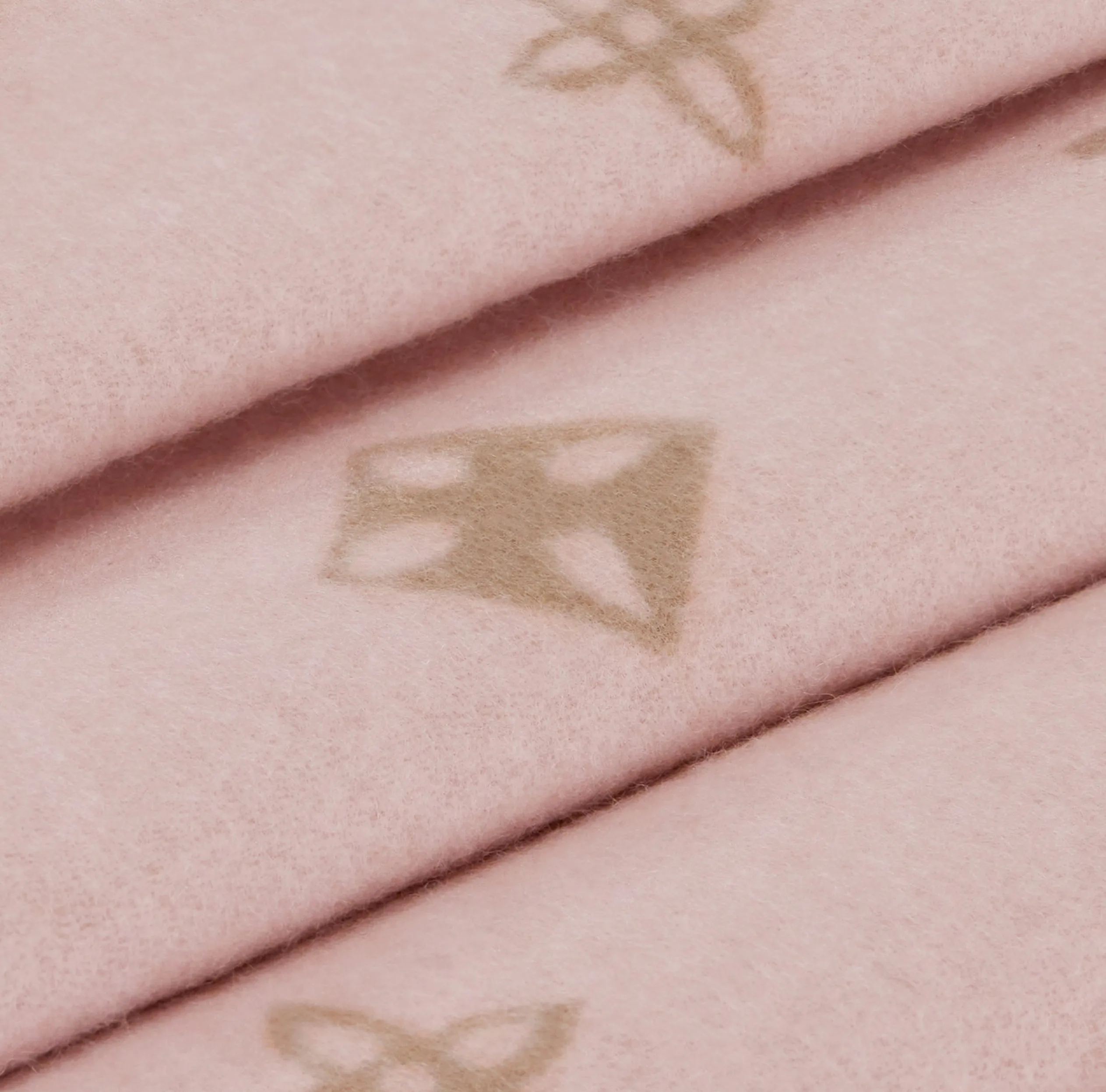 Replica shop Bagsaaa M79543 Pink Precious Dragon Reykjavik Scarf