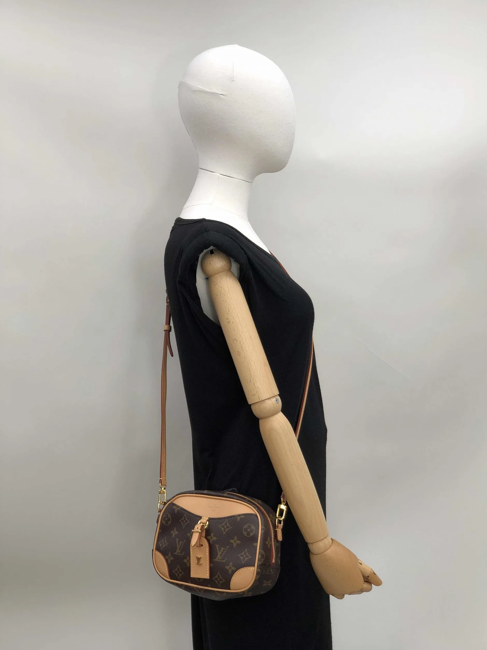 Lv shoes replica Bagsaaa Monogram Canvas Deauville Mini M45528