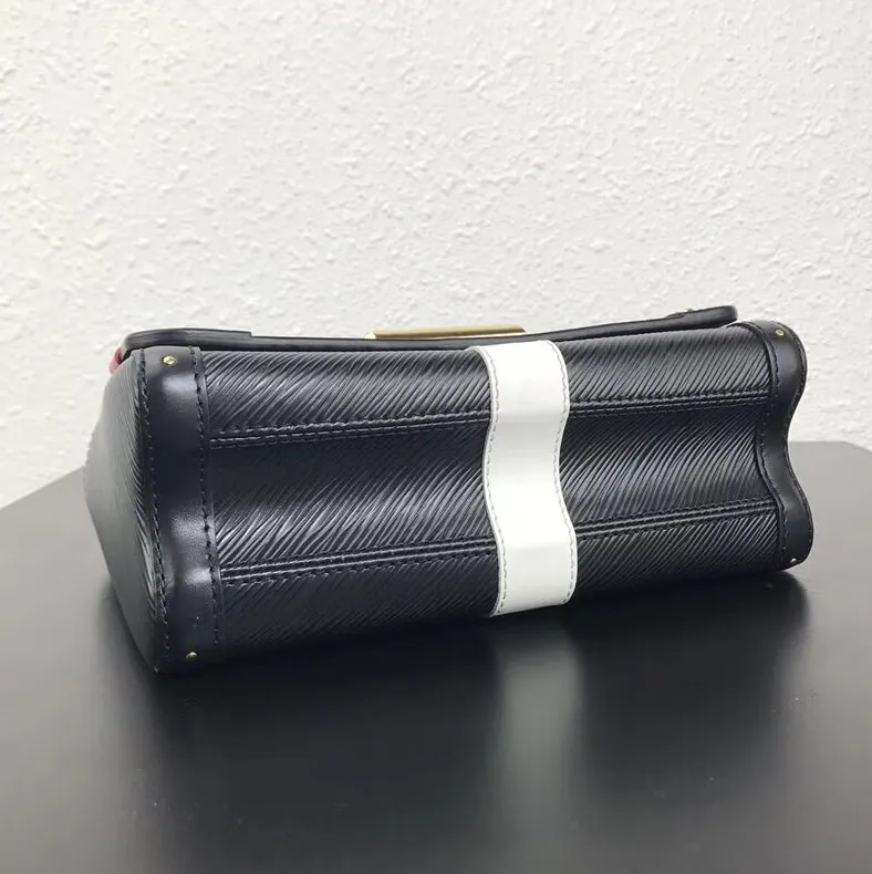Store shopping Bagsaaa Twist MM Bag Summer Trunks M43629
