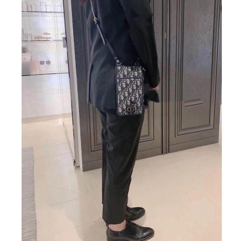 Shop shoulder bags 'CD' sign Dior 30 Montaigne Long Wallet Blue Oblique Jacquard