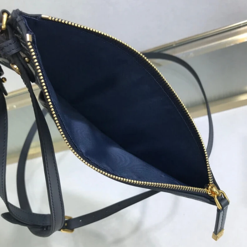 Shop shoulder bags 'CD' sign Dior 30 Montaigne Long Wallet Blue Oblique Jacquard