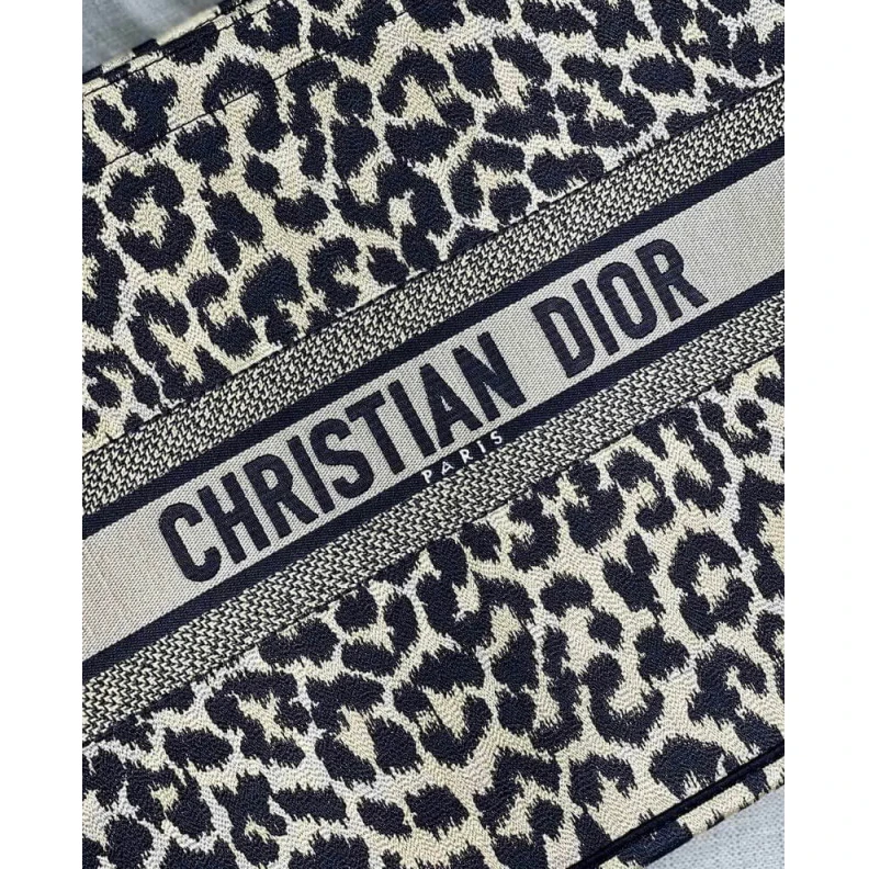 Replica bags lv Firma “CH Dior Book Tote Ricamo Mizza Beige Multicolore