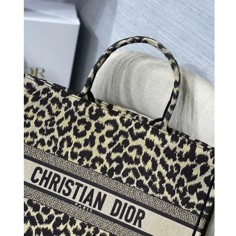 Replica bags lv Firma “CH Dior Book Tote Ricamo Mizza Beige Multicolore