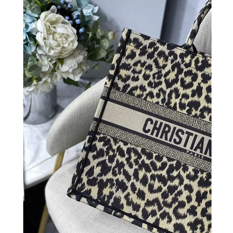 Replica bags lv Firma “CH Dior Book Tote Ricamo Mizza Beige Multicolore
