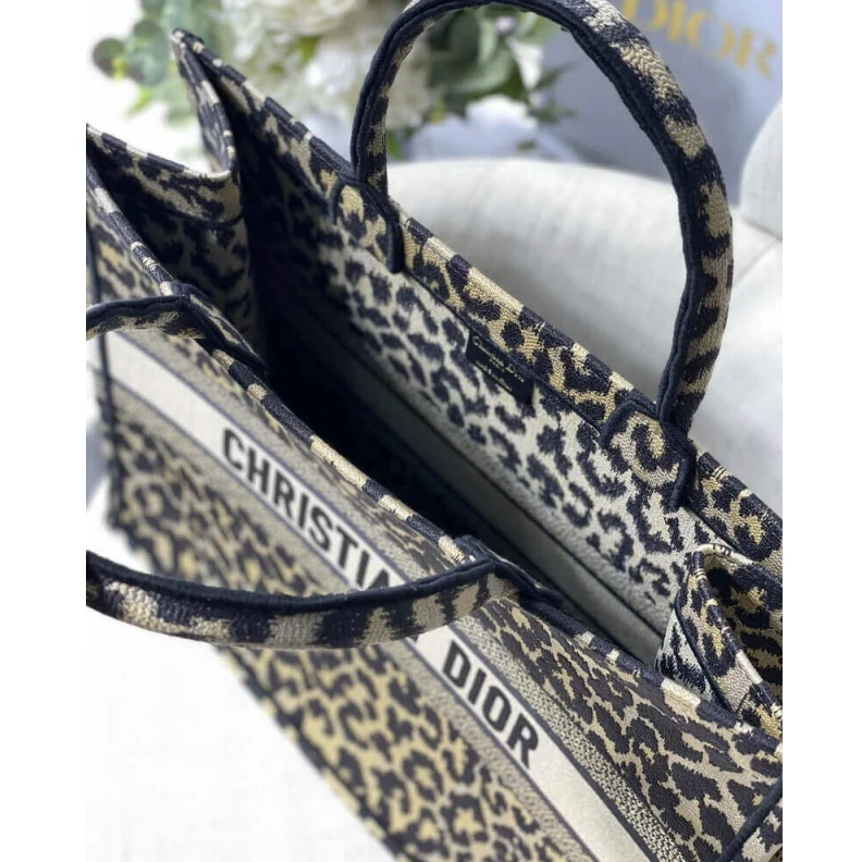 Replica bags lv Firma “CH Dior Book Tote Ricamo Mizza Beige Multicolore