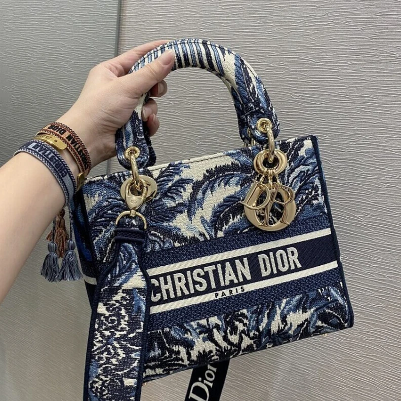 Top lv Can be ca Dior Medium Lady D-Lite Bag Blue Dior Palms Embroidery