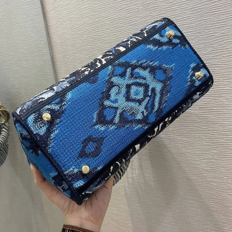 Top lv Can be ca Dior Medium Lady D-Lite Bag Blue Dior Palms Embroidery