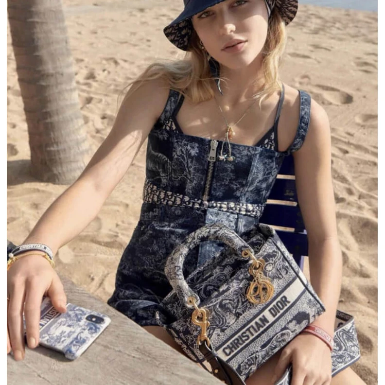 Louis vuitton locations Dust bag Dior Medium Lady D-Lite Bag Blue Toile de Jouy Reverse Embroidery