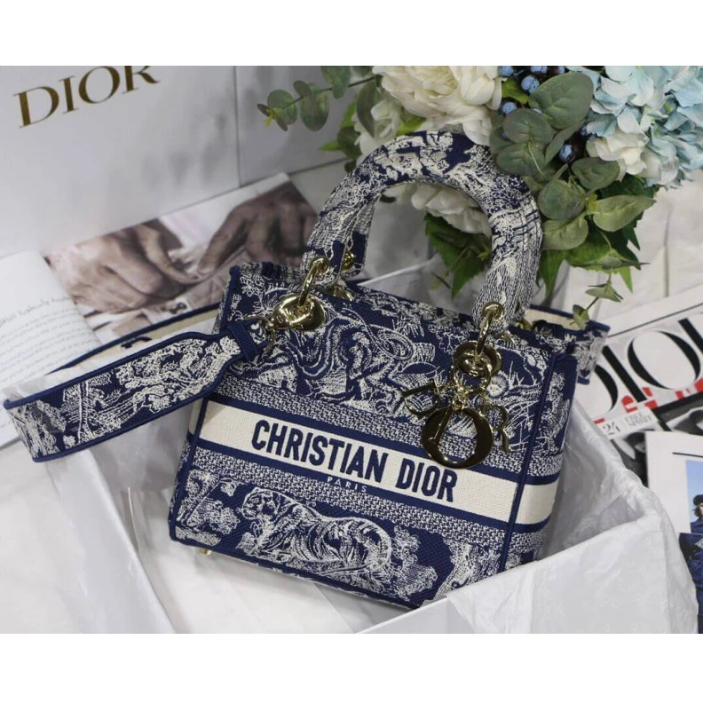 Louis vuitton locations Dust bag Dior Medium Lady D-Lite Bag Blue Toile de Jouy Reverse Embroidery