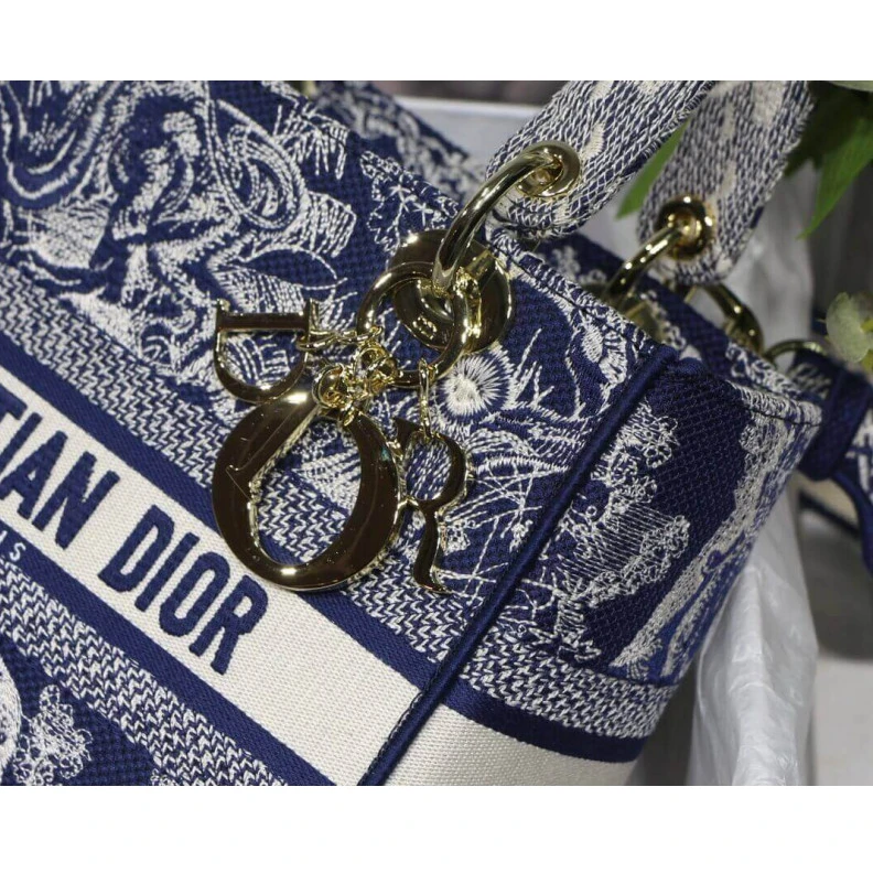Louis vuitton locations Dust bag Dior Medium Lady D-Lite Bag Blue Toile de Jouy Reverse Embroidery