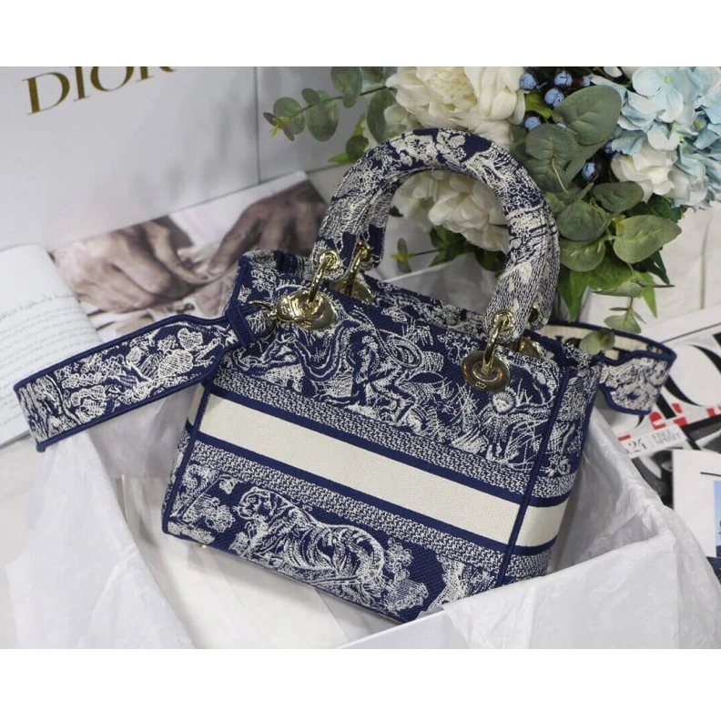Louis vuitton locations Dust bag Dior Medium Lady D-Lite Bag Blue Toile de Jouy Reverse Embroidery