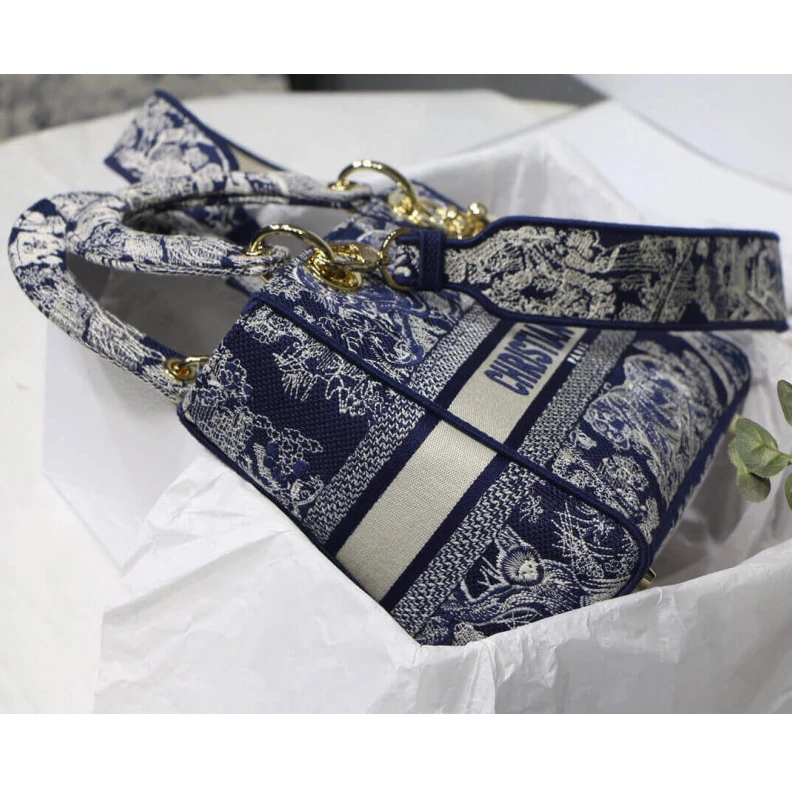 Louis vuitton locations Dust bag Dior Medium Lady D-Lite Bag Blue Toile de Jouy Reverse Embroidery