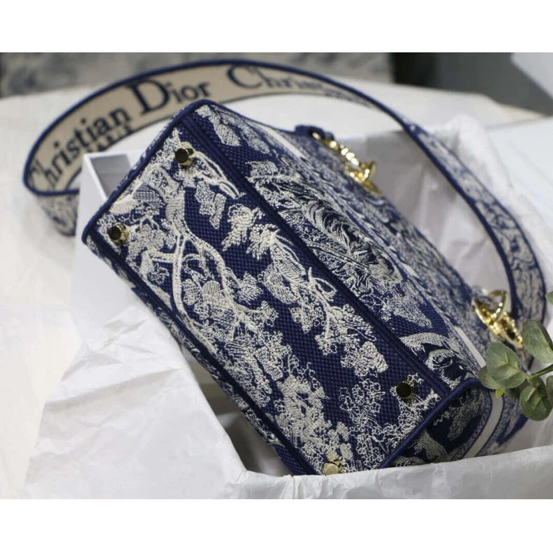 Louis vuitton locations Dust bag Dior Medium Lady D-Lite Bag Blue Toile de Jouy Reverse Embroidery