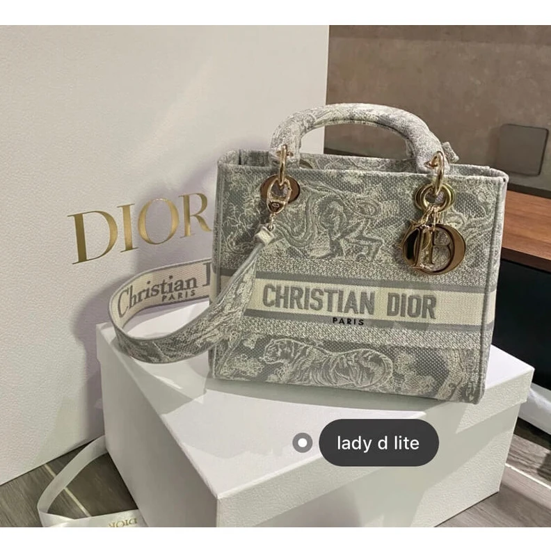 Louis vuitton locations 24 x 20 x Dior Medium Lady D-Lite Bag Gray Toile de Jouy Reverse Embroidery