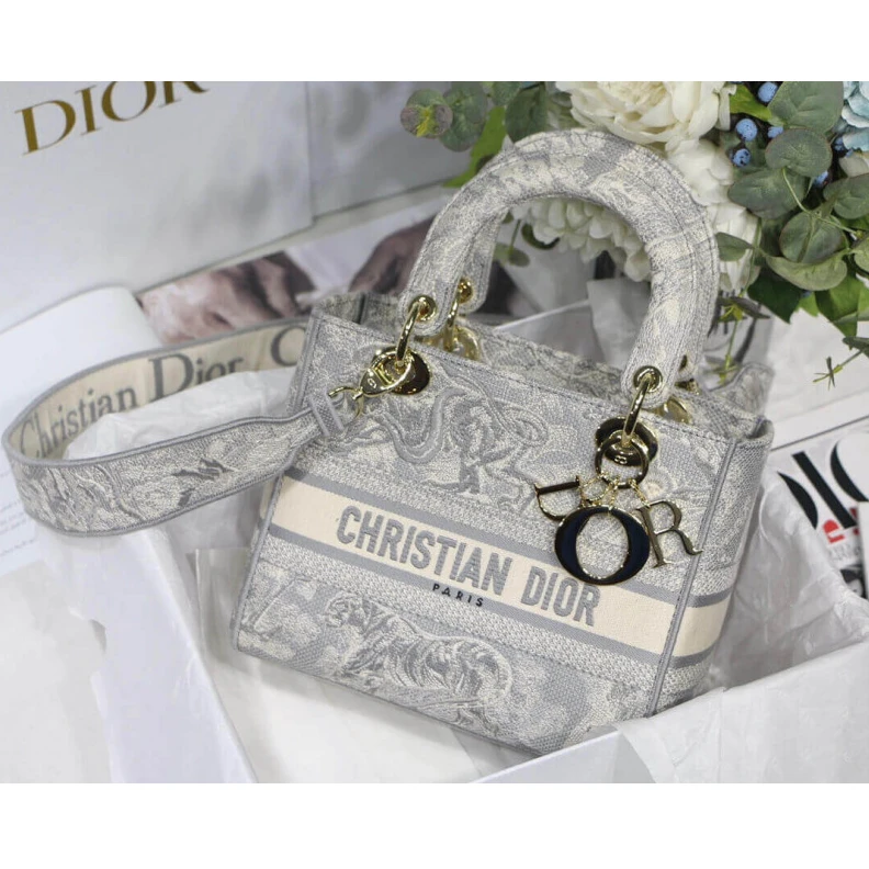 Louis vuitton locations 24 x 20 x Dior Medium Lady D-Lite Bag Gray Toile de Jouy Reverse Embroidery