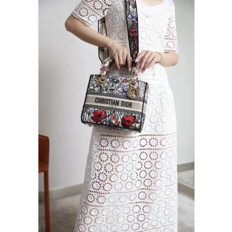 Replica valentino bags Can be ca Dior Medium Lady D-Lite Bag Multicolor Mille Fleurs Embroidery