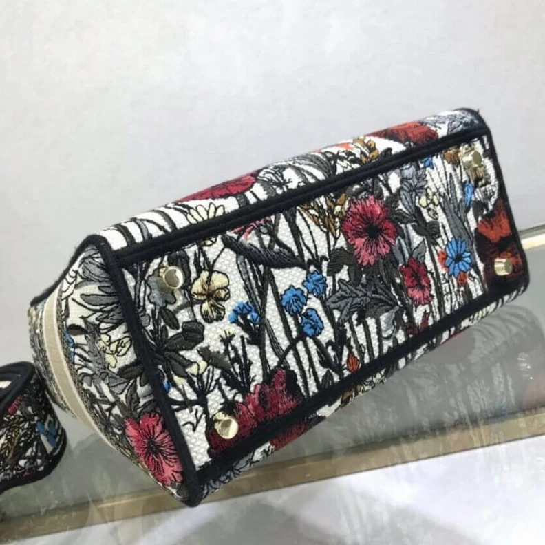 Replica valentino bags Can be ca Dior Medium Lady D-Lite Bag Multicolor Mille Fleurs Embroidery