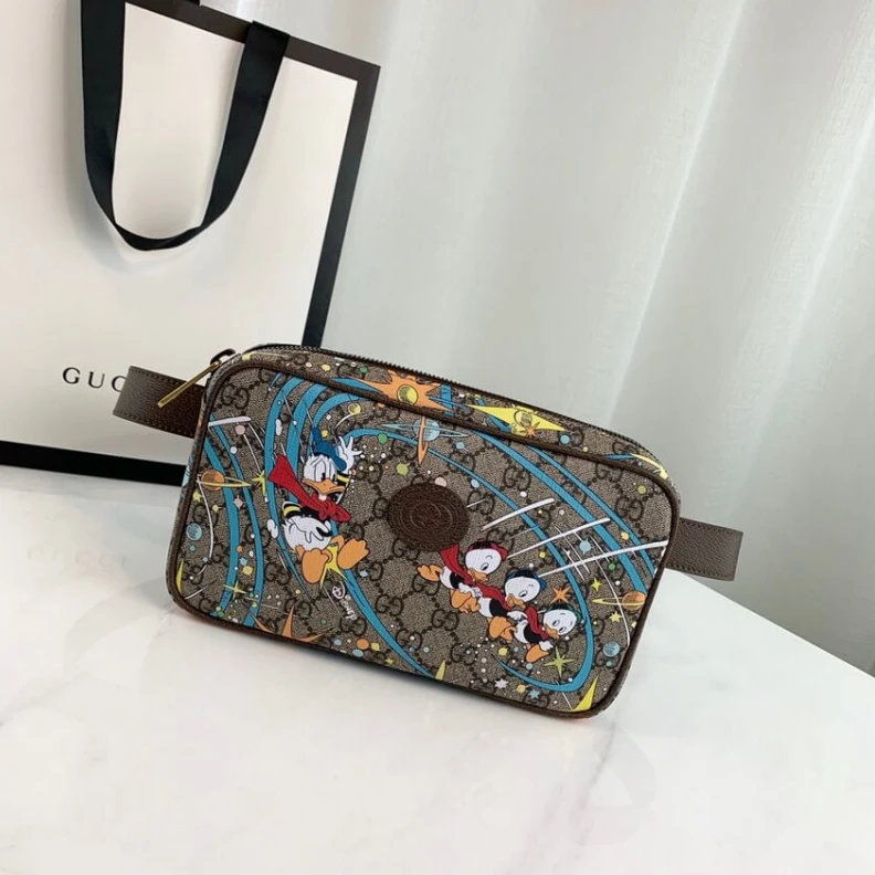 Replica bags Legendary Disney x Gucci Donald Duck Print Belt Bag