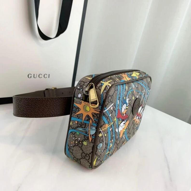 Replica bags Legendary Disney x Gucci Donald Duck Print Belt Bag