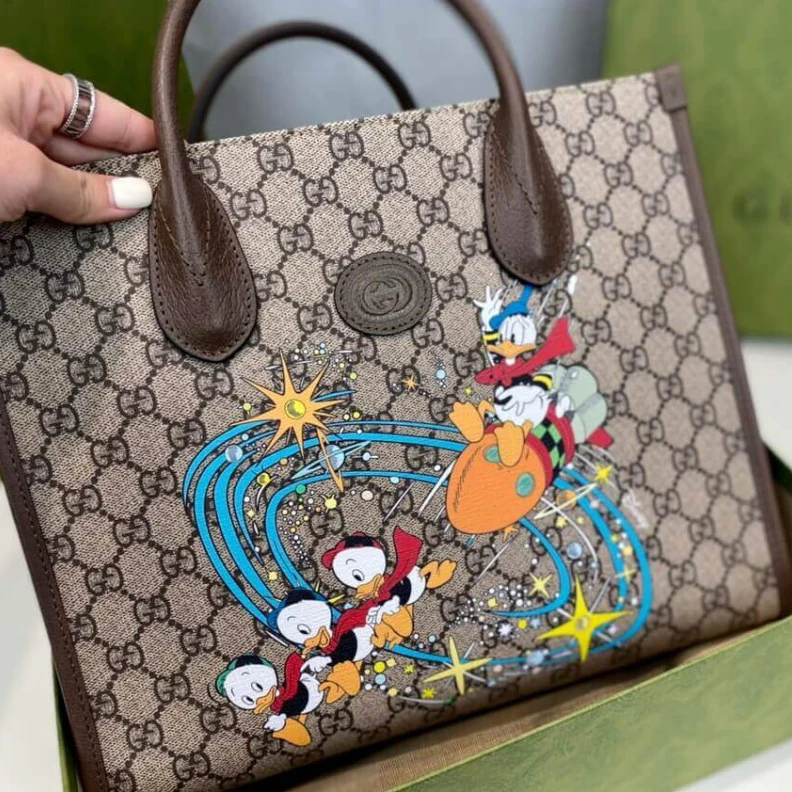 Louis vuitton locations Top handl Disney x Gucci Donald Duck Tote Bag
