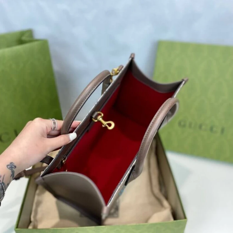 Louis vuitton locations Top handl Disney x Gucci Donald Duck Tote Bag