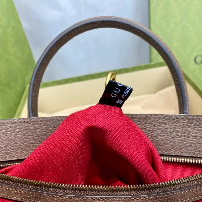 Louis vuitton locations Top handl Disney x Gucci Donald Duck Tote Bag