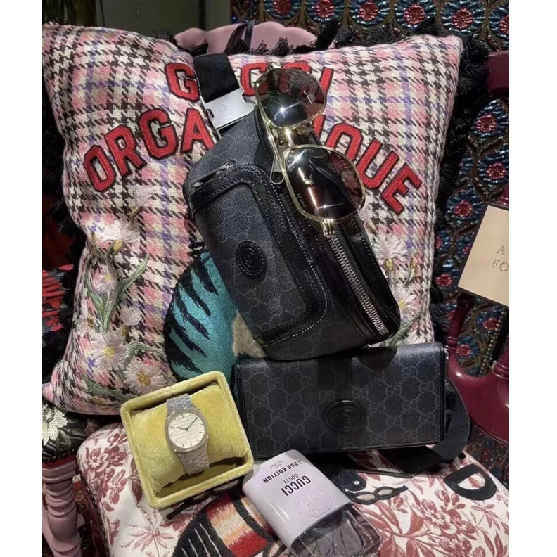Kitlife Colors ani Gucci Belt Bag with Interlocking G in Black GG Supreme