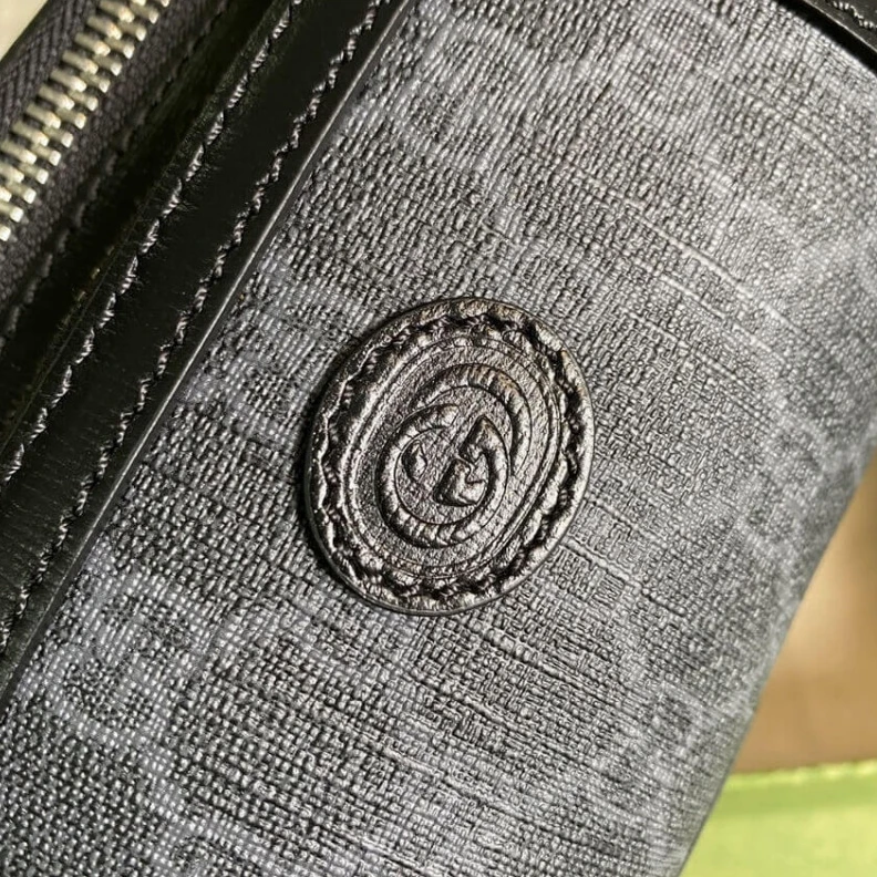 Kitlife Colors ani Gucci Belt Bag with Interlocking G in Black GG Supreme