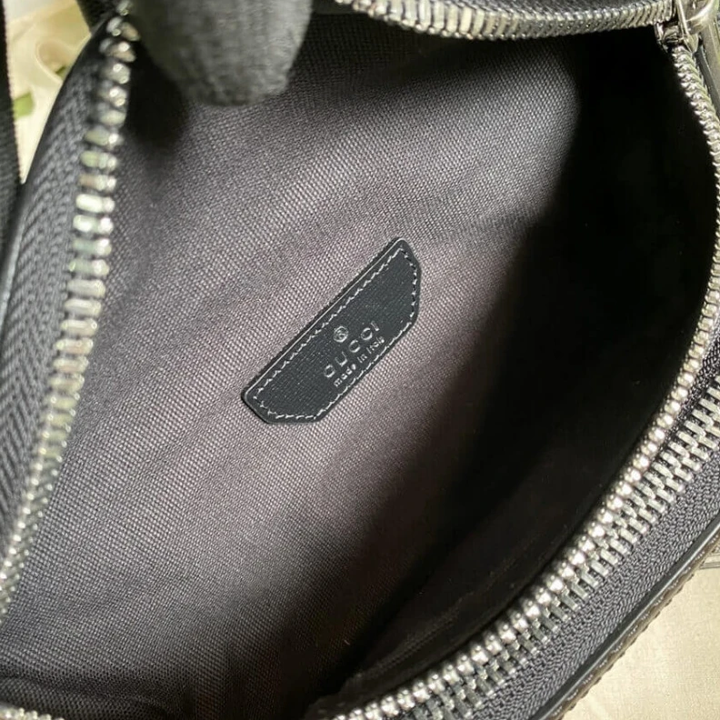 Kitlife Colors ani Gucci Belt Bag with Interlocking G in Black GG Supreme
