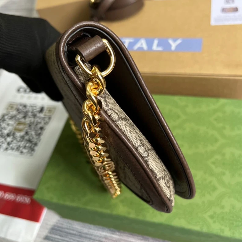Replica bag Interlock Gucci Blondie GG Supreme Shoulder Bag