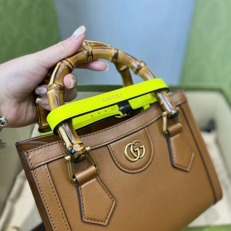 Lv belts replica Detachabl Gucci Diana Mini Tote Bag Brown