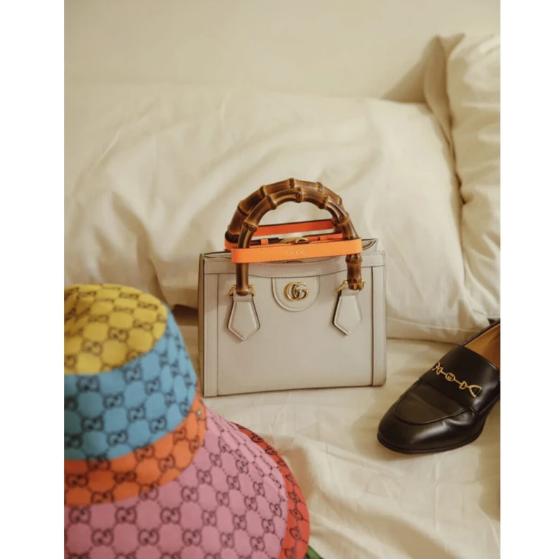 Louis vuitton locations White&nbs Gucci Diana Mini Tote Bag White