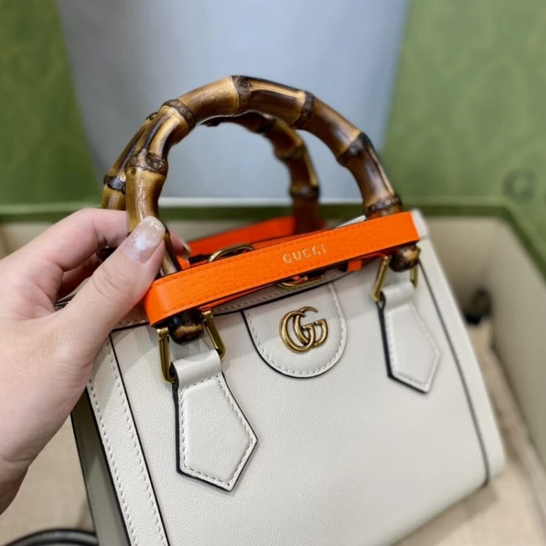 Louis vuitton locations White&nbs Gucci Diana Mini Tote Bag White