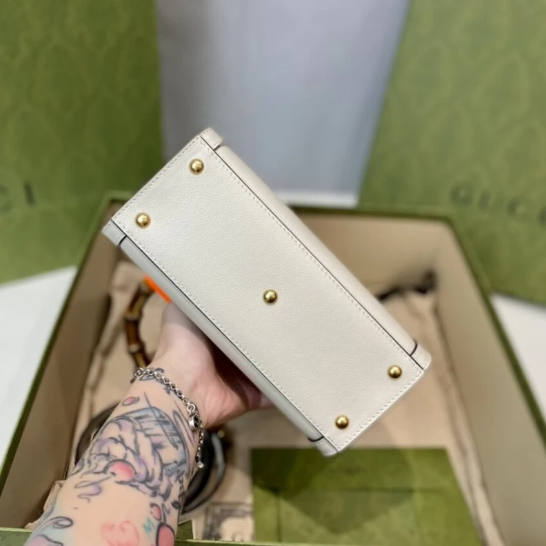 Louis vuitton locations White&nbs Gucci Diana Mini Tote Bag White