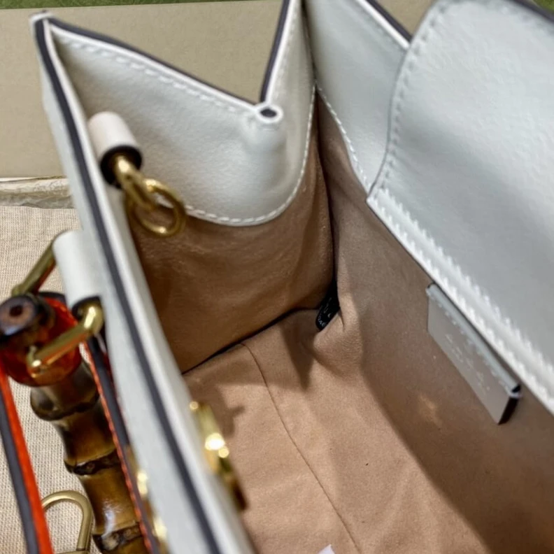 Louis vuitton locations White&nbs Gucci Diana Mini Tote Bag White