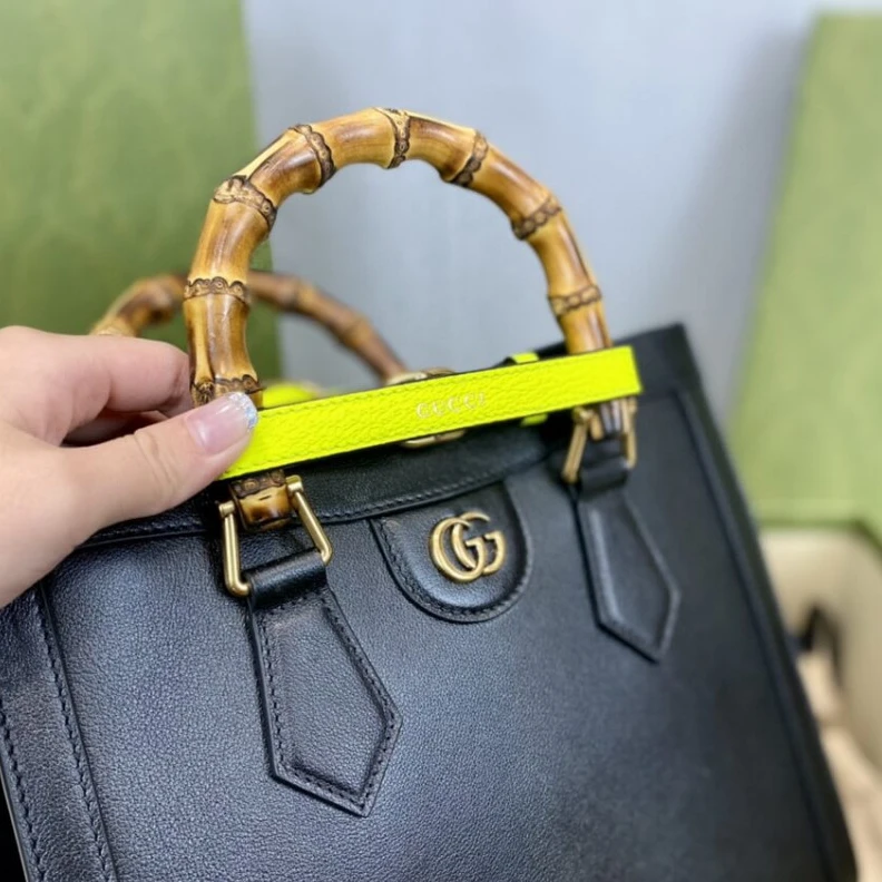 Louis vuitton locations Bamboo ha Gucci Diana Small Tote Bag Black