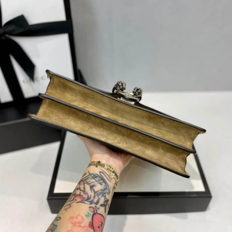 Louis vuitton locations Tiger hea Gucci Dionysus Small GG Shoulder Bag Apricot