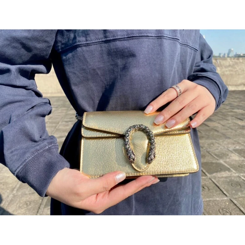 Kitlife Pin closu Gucci Dionysus Small Shoulder Bag in Gold Lame Leather
