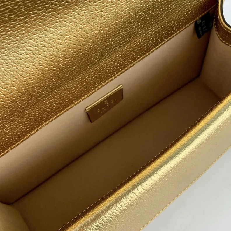Kitlife Pin closu Gucci Dionysus Small Shoulder Bag in Gold Lame Leather