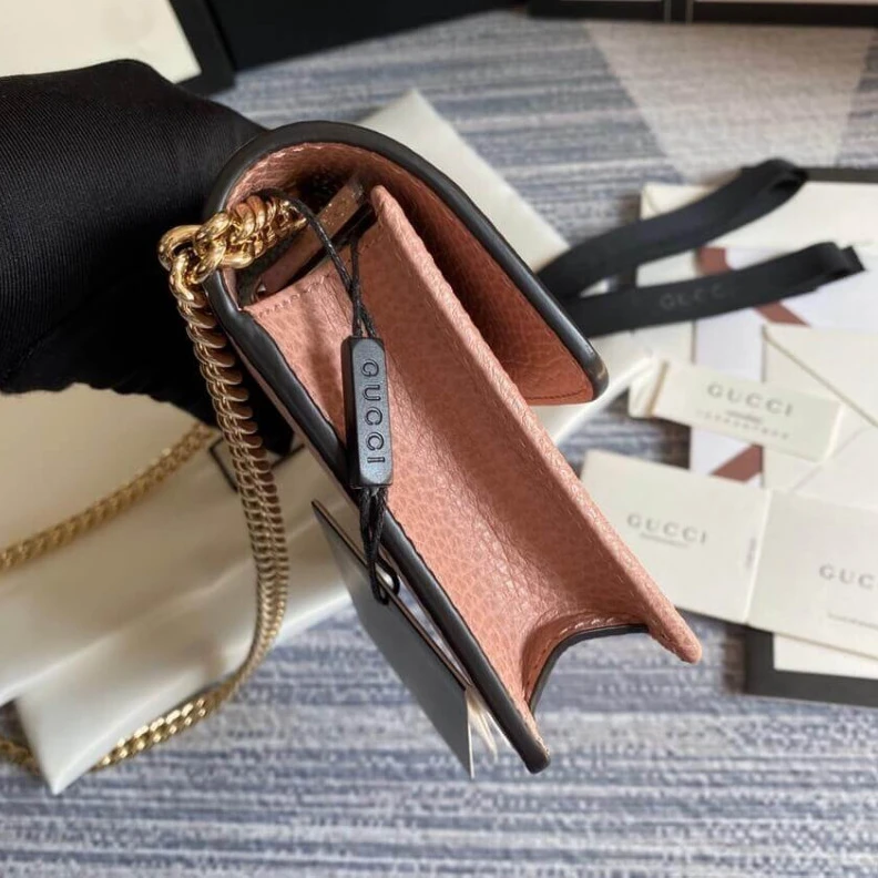 Louis vuitton locations Full Inte Gucci GG Interlocking Wallet On Chain Pink
