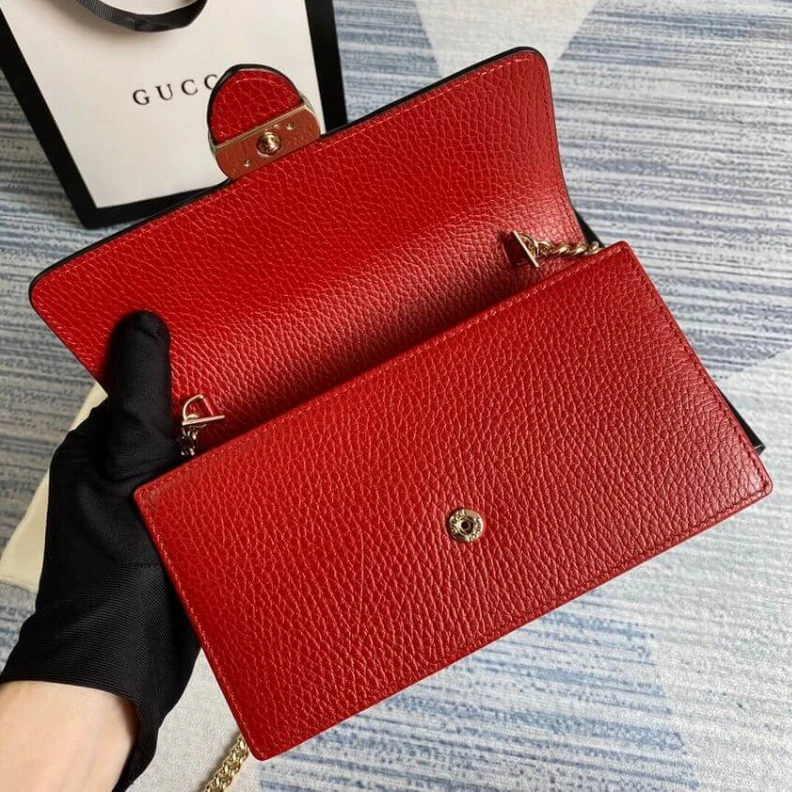 Lv belts replica Golden In Gucci GG Interlocking Wallet On Chain Red