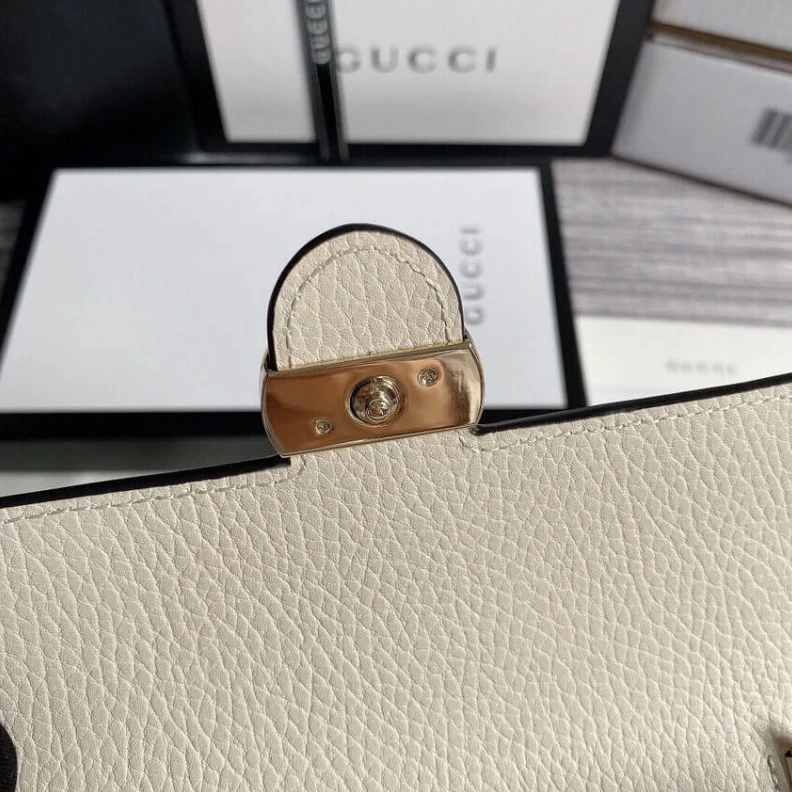 Louis vuitton locations 20 x 13 x Gucci GG Interlocking Wallet On Chain White