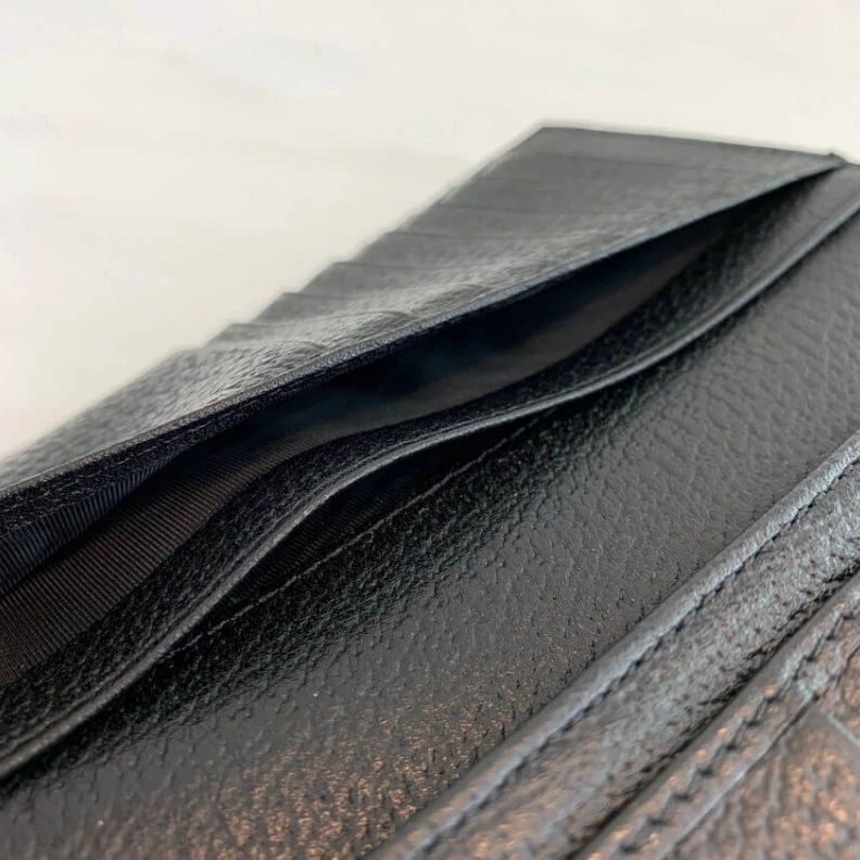 Kitlife Black met Gucci GG Marmont Metal-Free Tanned Leather Long Bi-Fold Wallet