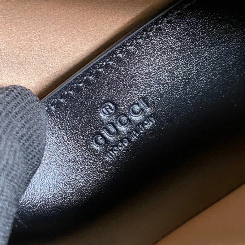 Kitlife ru Inside op Gucci GG Marmont Small Shoulder Bag in Black Leather