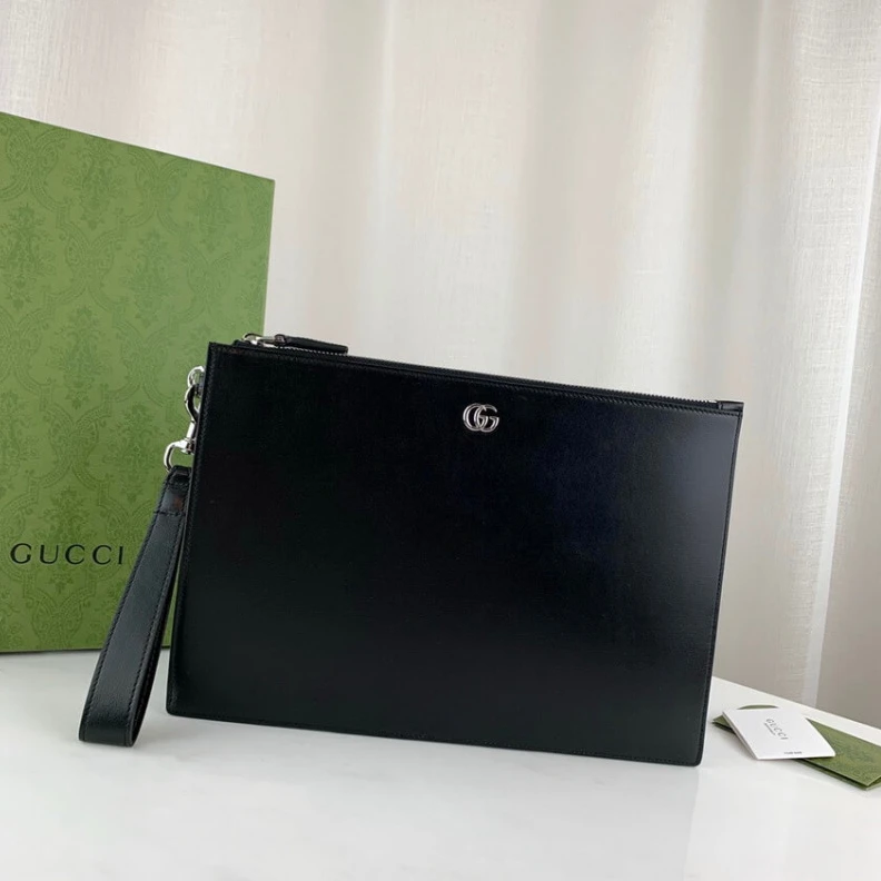 A slim lea Gucci GG Marmont Smooth Leather Pouch