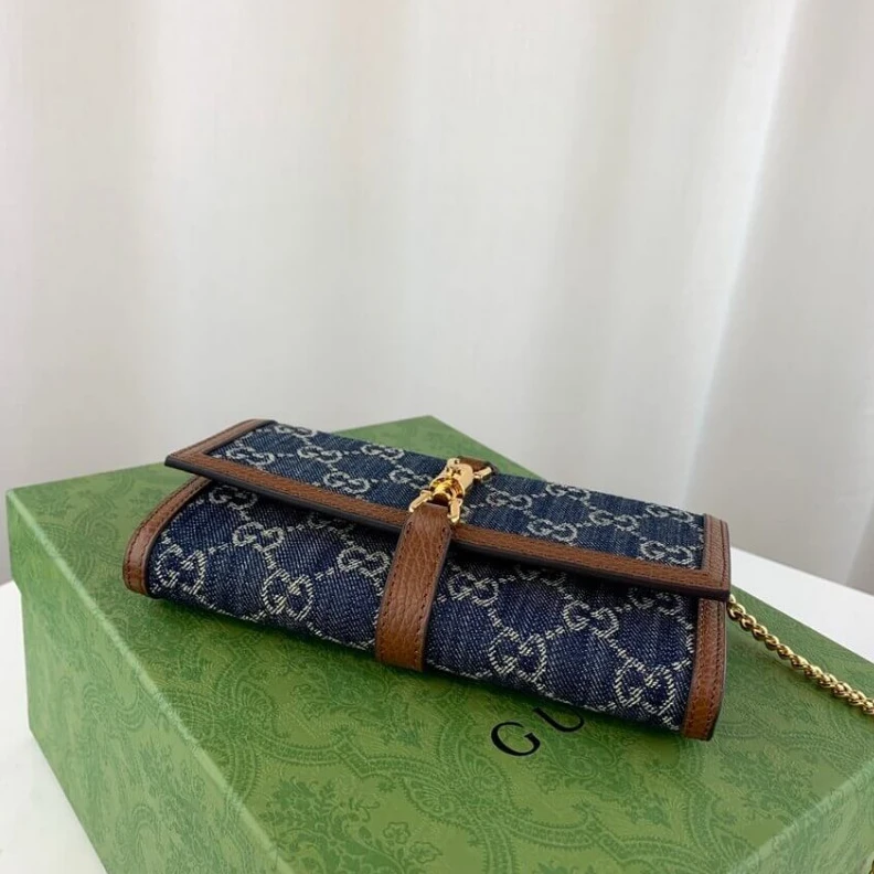 Kitlife ru Piston de Gucci Jackie 1961 Chain Wallet in Blue Denim