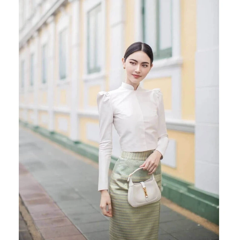 Lv belts replica Goldtoned Gucci Jackie 1961 Mini Hobo Bag In White Leather