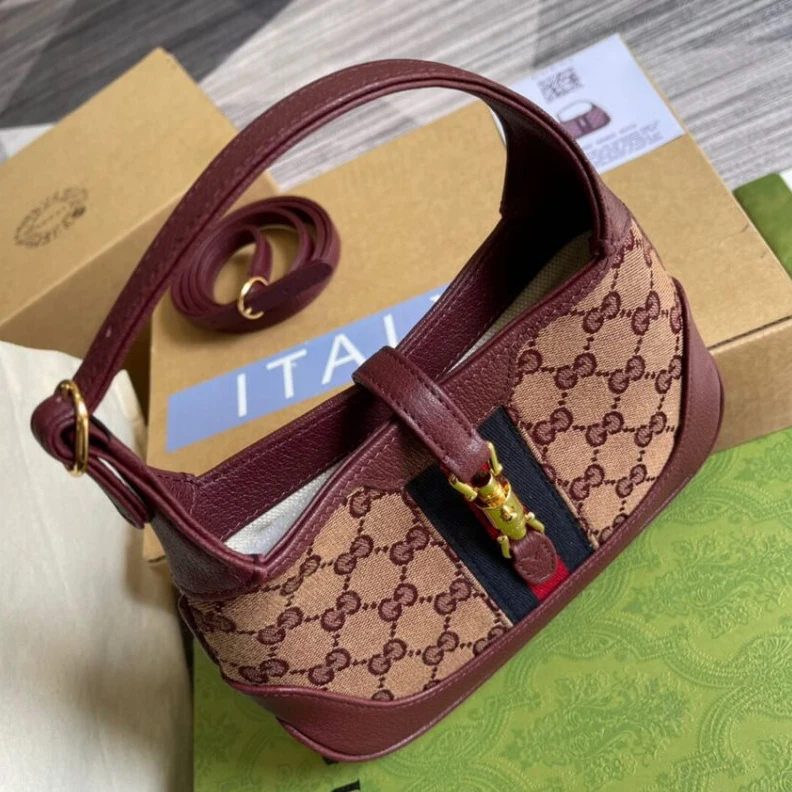 Kitlife ru Piston cl Gucci Jackie 1961 Mini Shoulder Bag in Burgundy GG Canvas